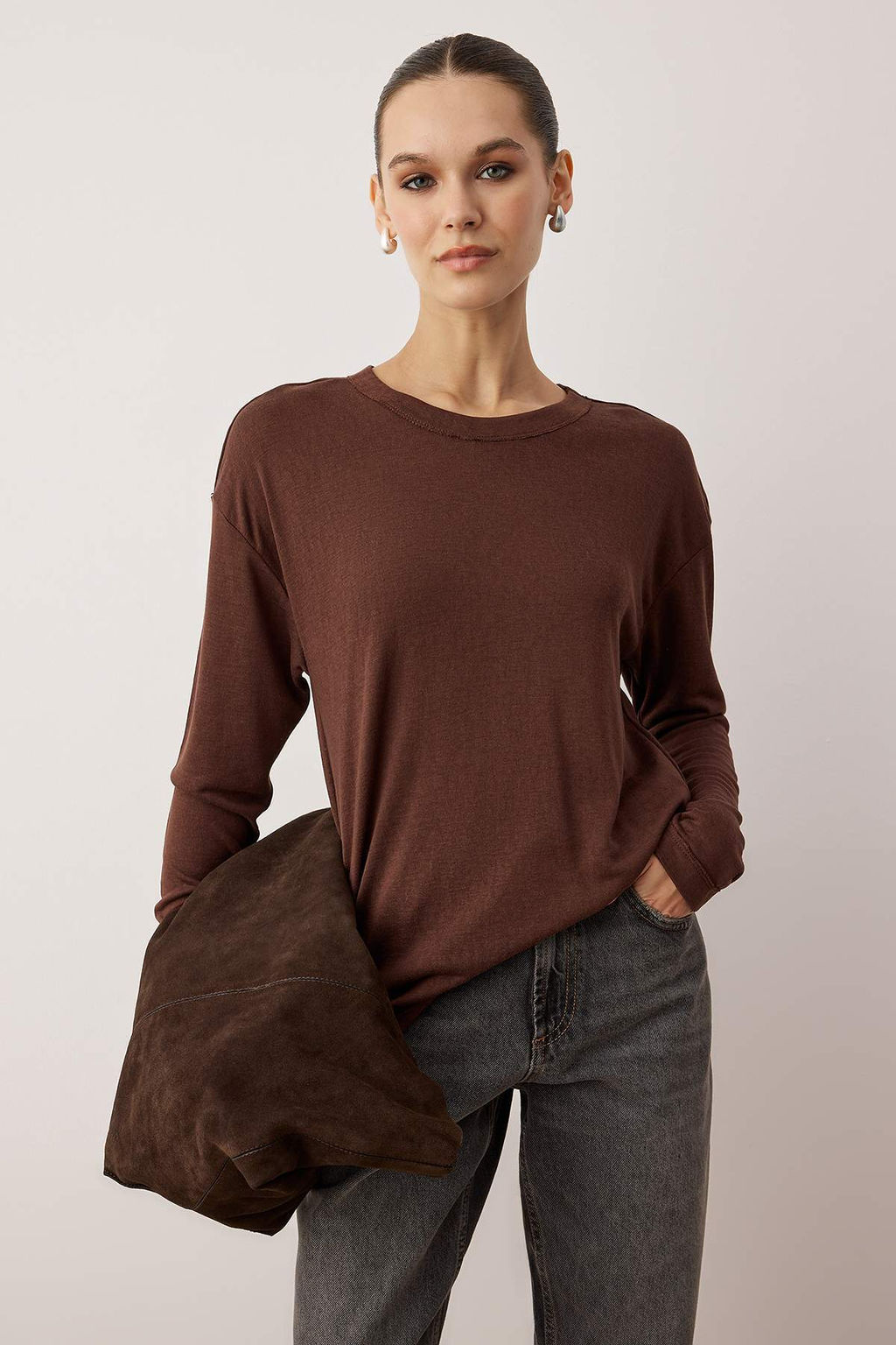 Wardrobe Essentials Kahverengi Bisiklet Yaka Relaxed/Rahat Kal?p Orme T-shirt | TWOAW26TS00010 - Trendyolmilla фото 2