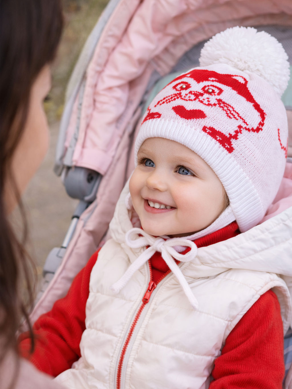 Шапка вязаная белая  "Кошка "