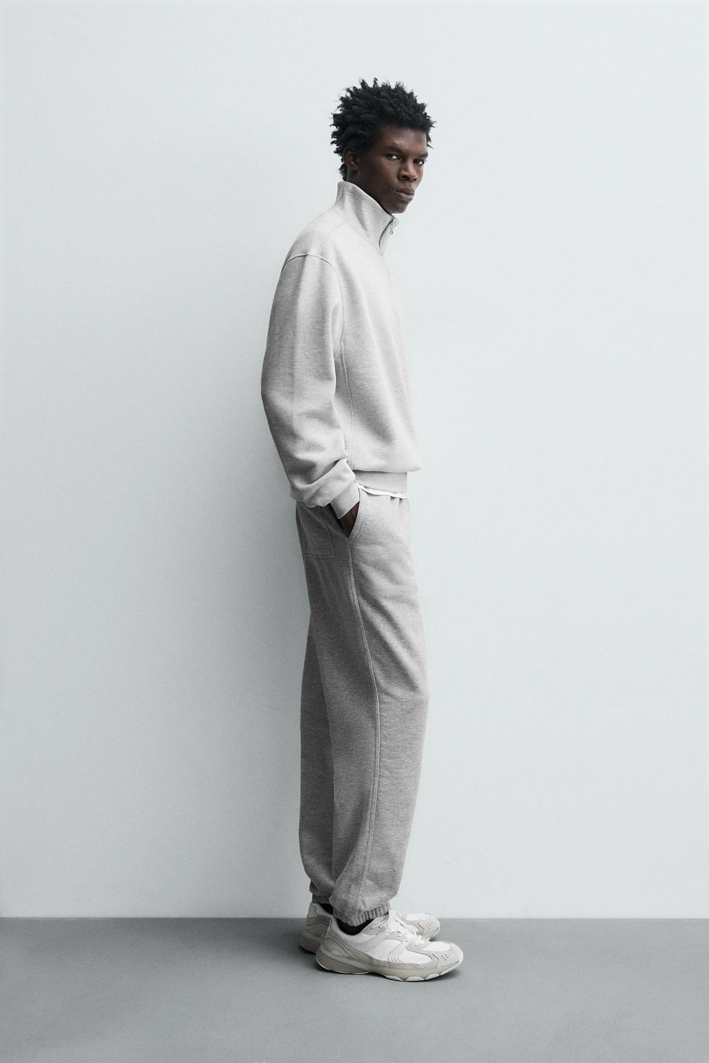 SUDADERA CUELLO CREMALLERA B?SICA / Gris vigor? - Zara фото 4