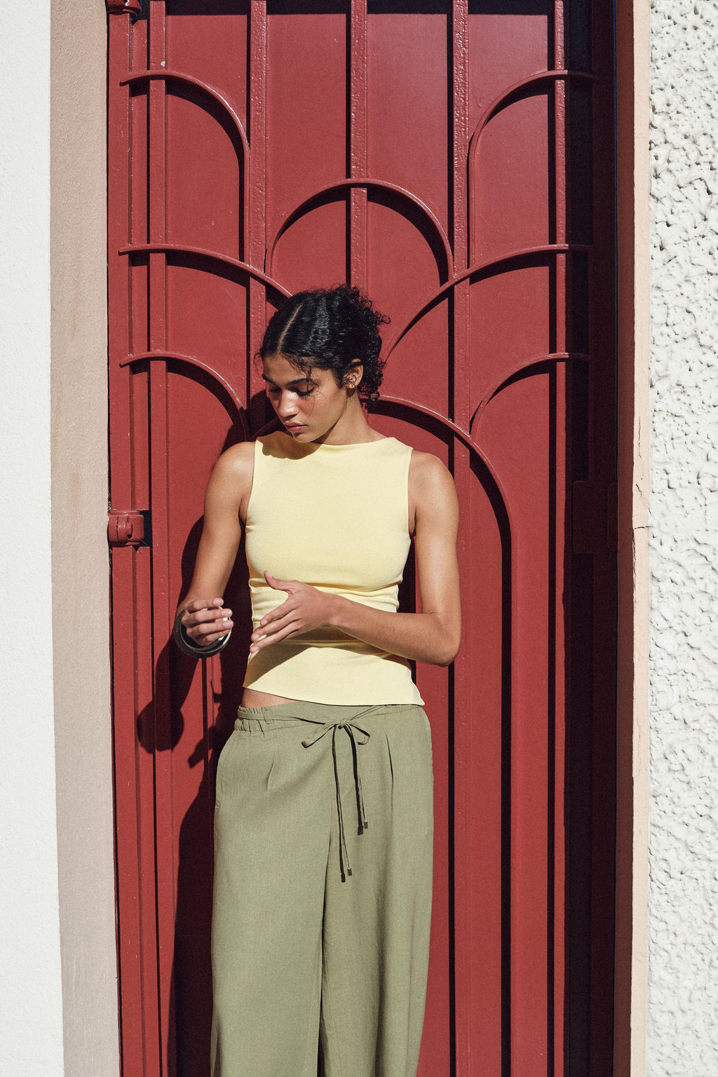 ASYMMETRIC T-SHIRT WITH PLEATS - Zara фото 48