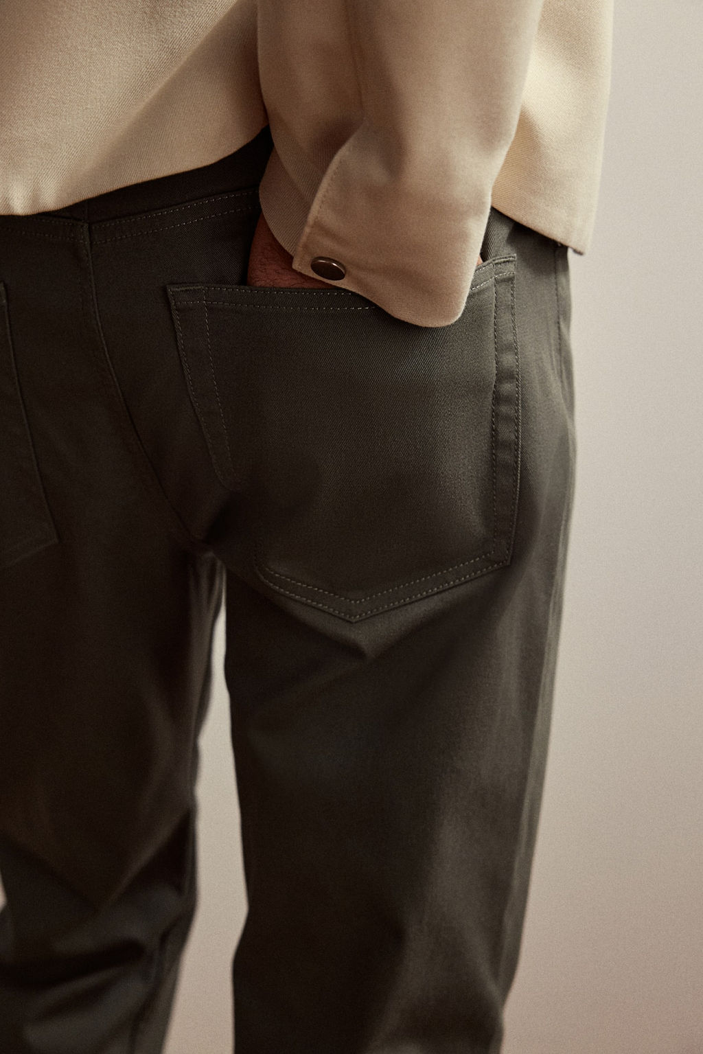 Pantalon en sarga de algodon Slim Fit - H&m фото 4