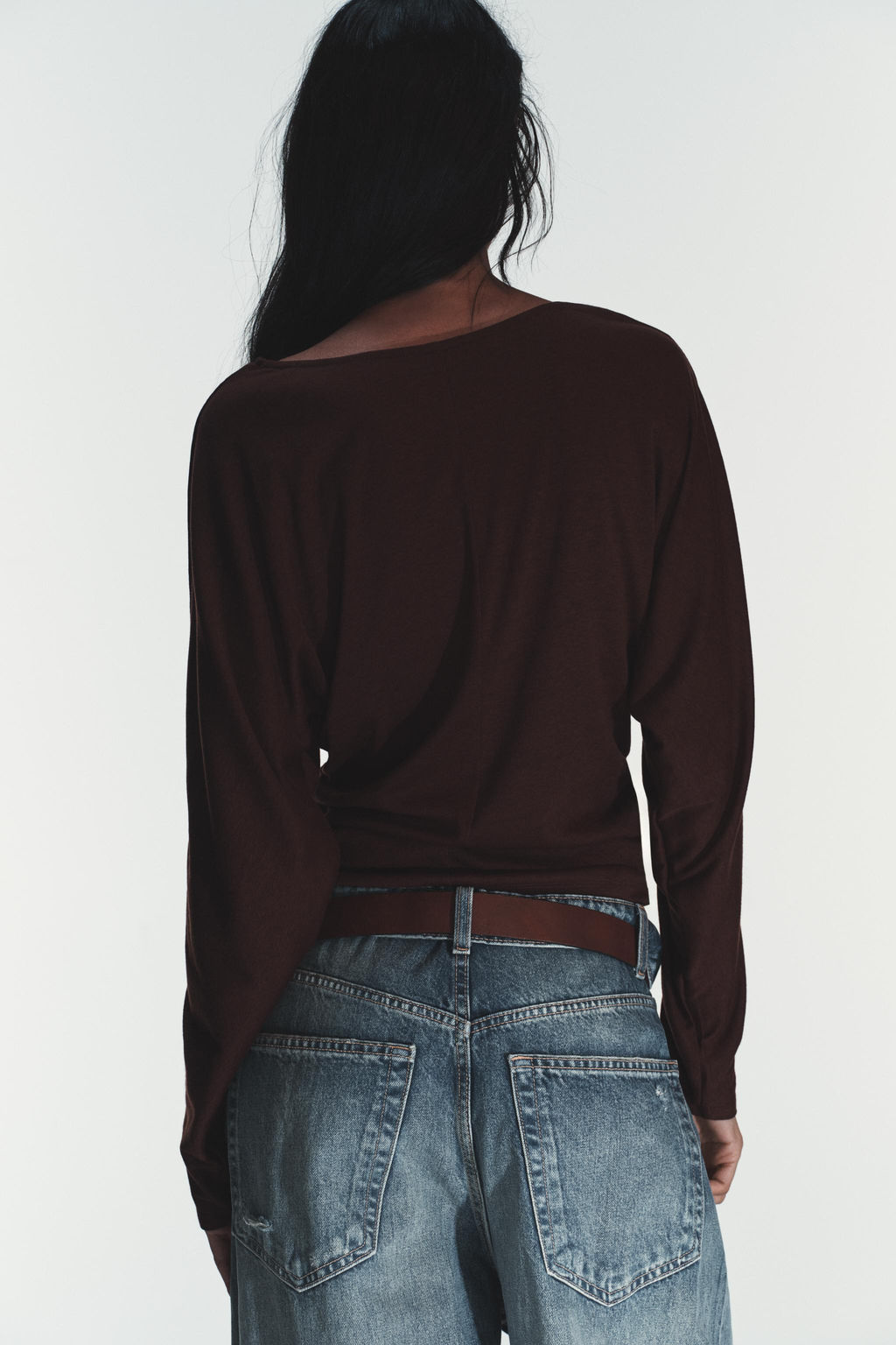 CAMISETA DRAPEADO LATERAL / Chocolate - Zara фото 4