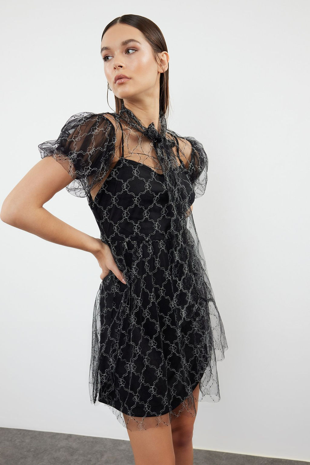 Siyah A-Kesim Dokuma Tul K?sa Elbise TPRSS24EL00249 - Trendyolmilla фото 2