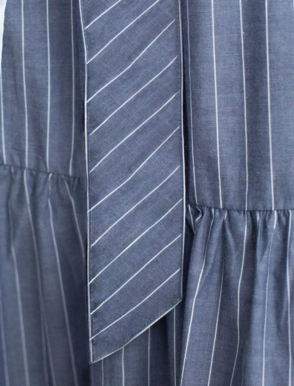 Платье в полоску А-силуэта с поясом из легкого хлопкового поплина - Vilatte фото 4