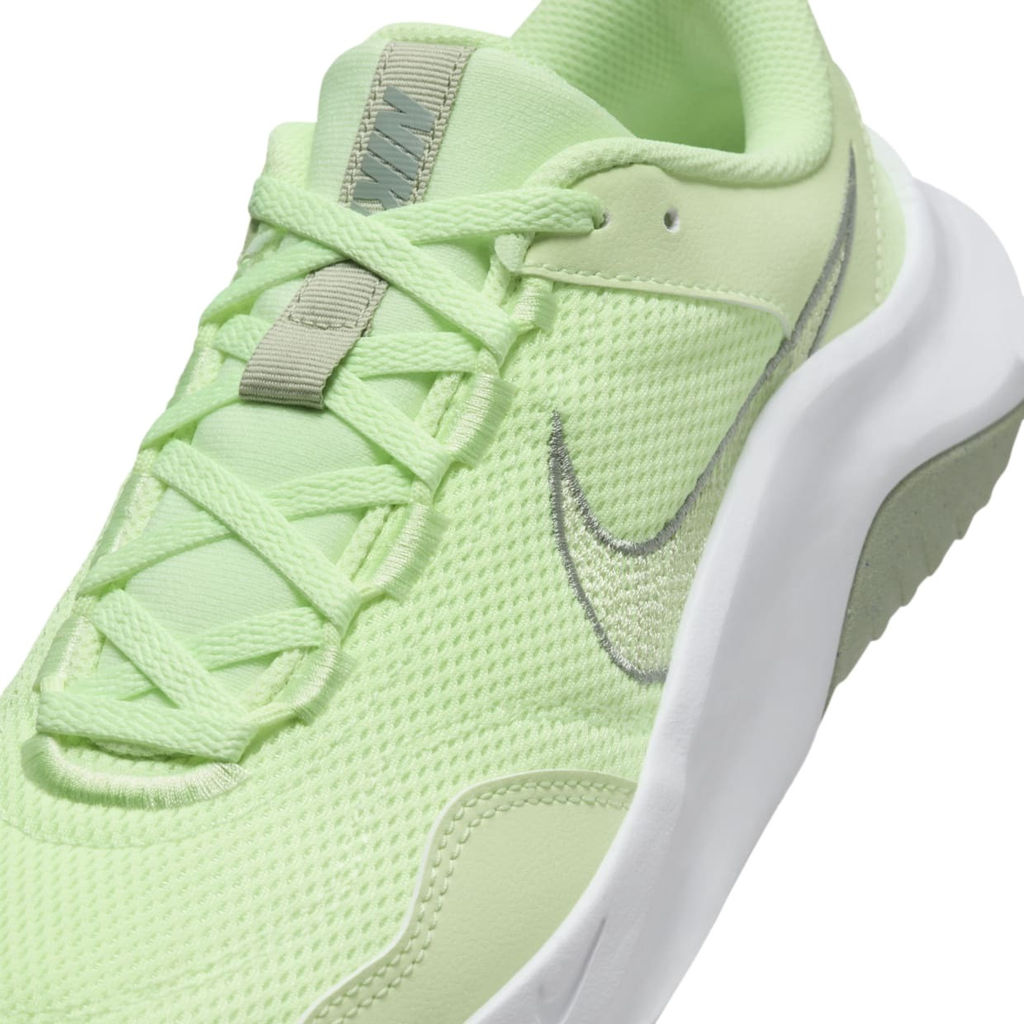 Кроссовки женские