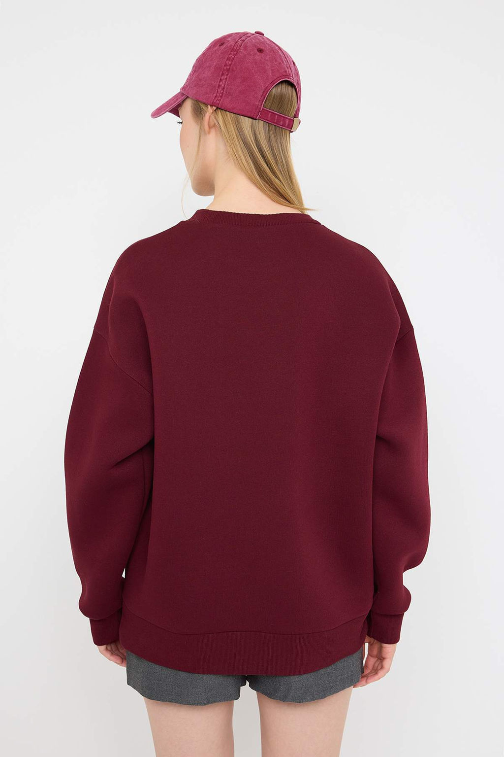 Bordo Slogan Nak?sl? Oversize/Genis Kal?p Orme Sweatshirt TWOAW26SW00048 - Trendyolmilla фото 4