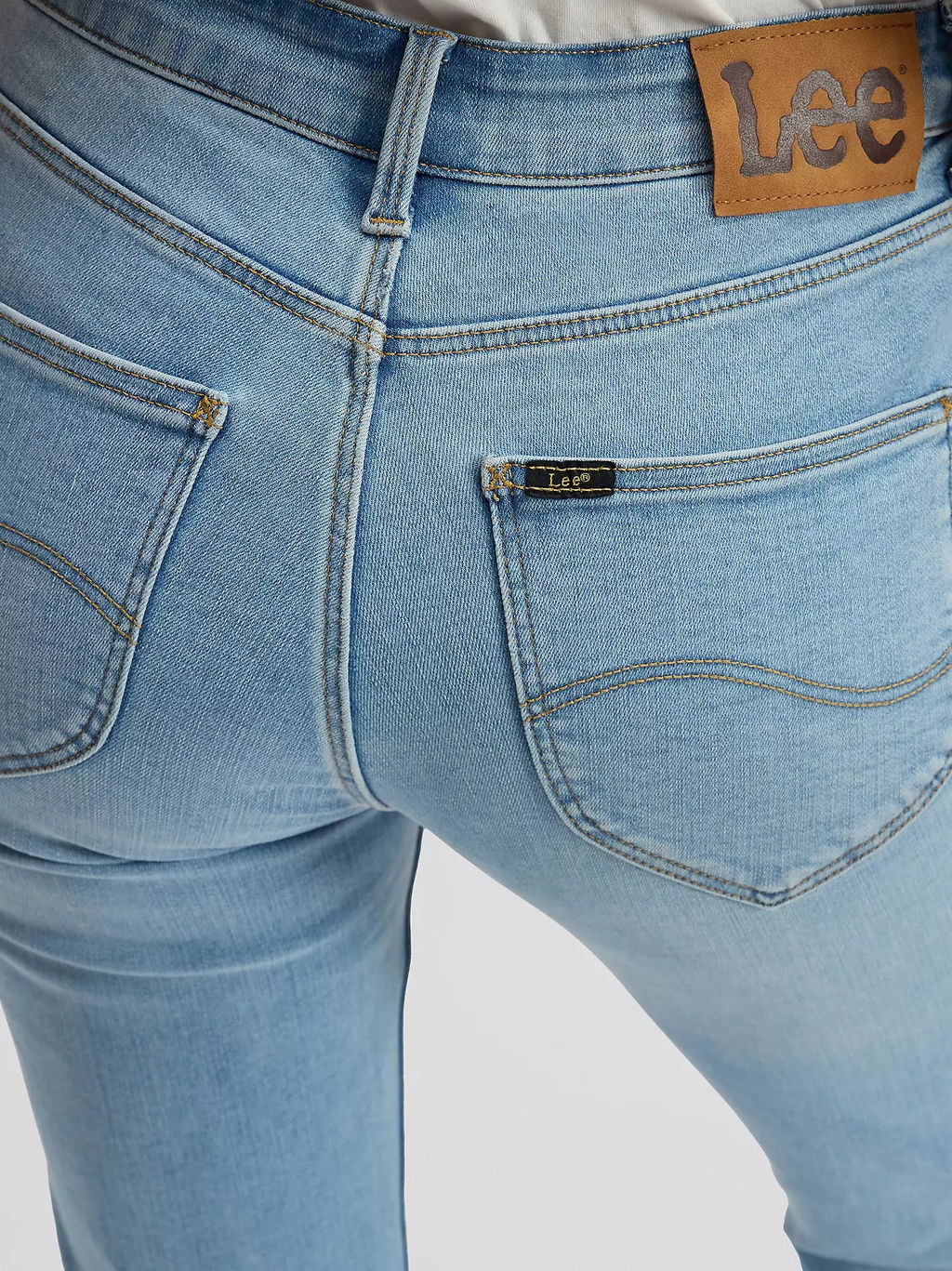 Джинсы женские