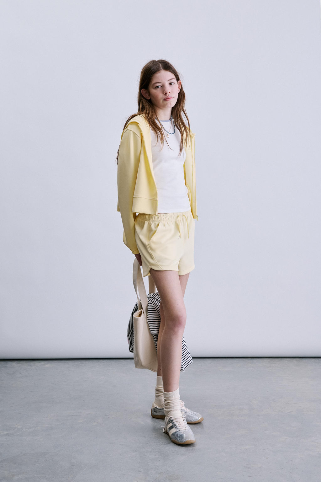 BERMUDA JOGGER CON MODAL / Amarillo claro - Zara фото 5