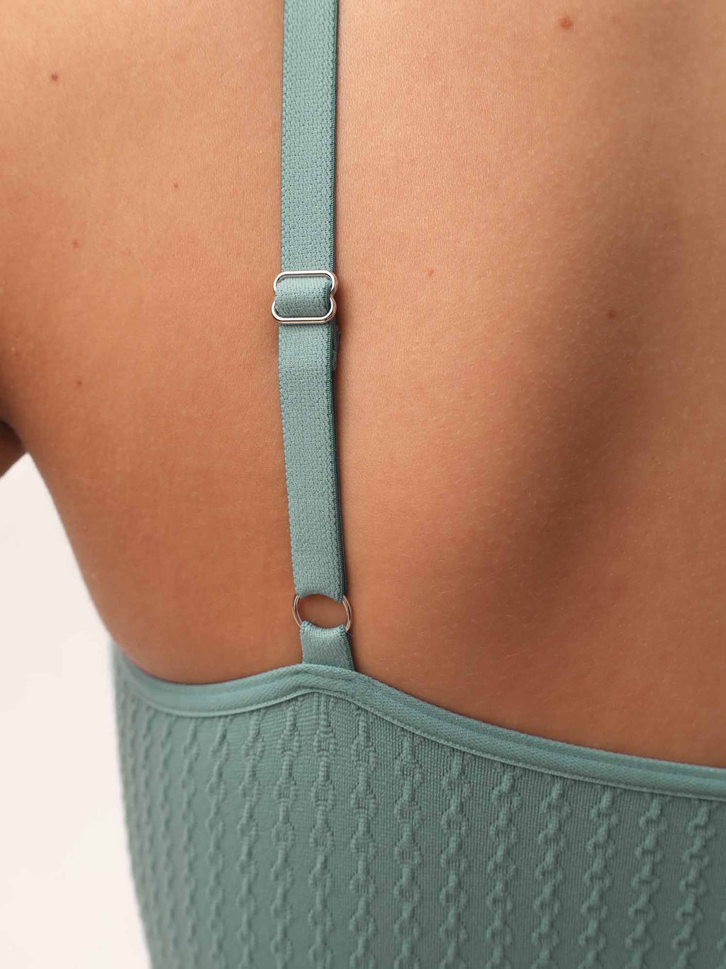 Топ женский на тонких бретелях с плетением цепочка HOME COLLECTION - Rossoporpora фото 77