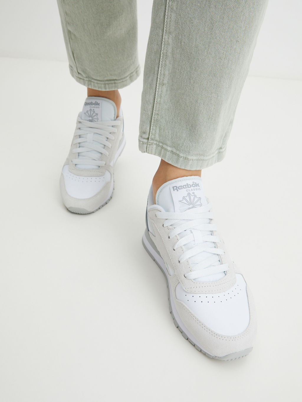 Женские кроссовки REEBOK CLASSIC LEATHER Артикул 4123667, светло-серый