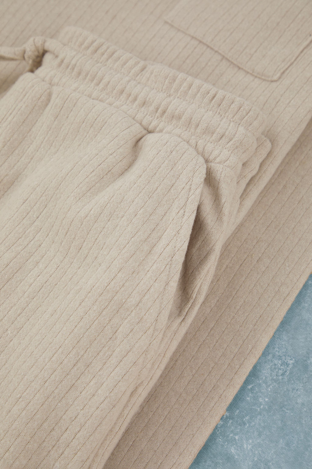 Bej Regular Fit Cepli Etiket Detayl? Yumusak Tuseli Orme Pijama Tak?m? TMNAW26PT00000 - Trendyolmilla фото 2