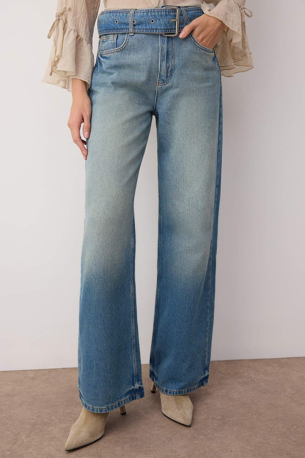 Mavi Yuksek Bel Kemerli Genis Paca Wide Leg Jeans TWOAW26JE00034 - Trendyolmilla фото 3