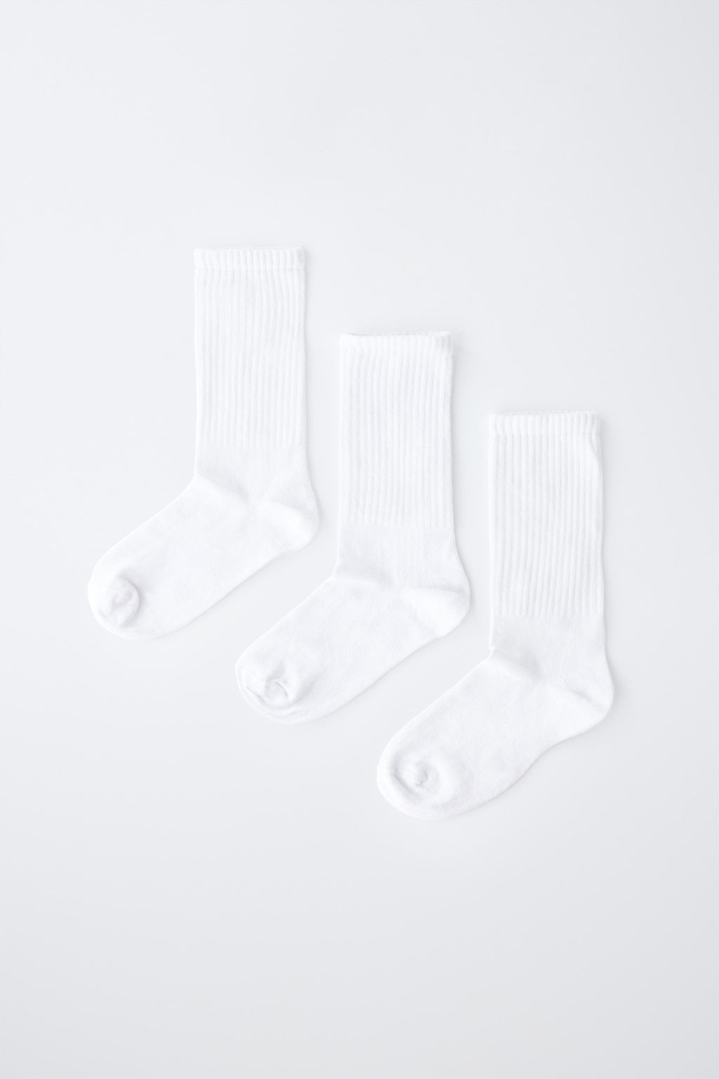 PACK TRES CALCETINES LARGOS LISOS / Blanco - Zara фото 4