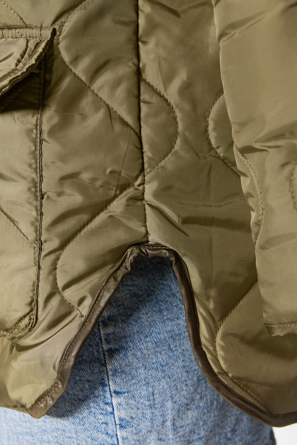 TRENDYOLMILLA Haki Renk Bloklu Su Itici Kapitone Mont TWOAW23MO00134 фото 15