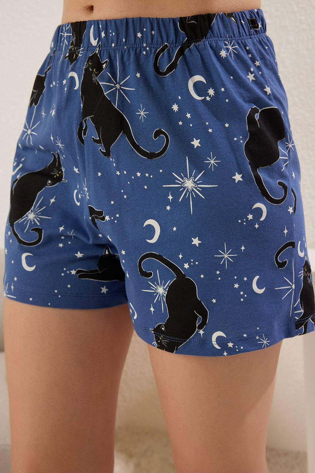 Trendyolmilla Lacivert %100 Pamuklu Kedi ve Galaksi Desenli Sortlu Orme Pijama Tak?m? THMSS25PT00370  фото 4