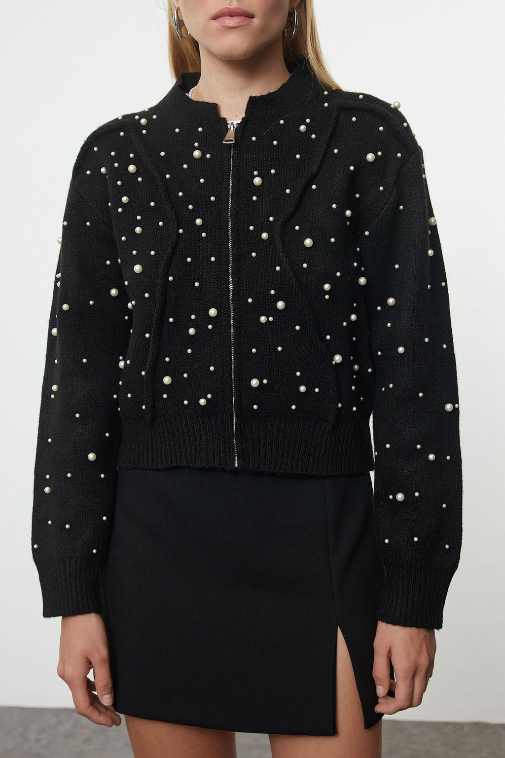 Siyah Yumusak Dokulu Fermuarl? Tas Islemeli Ceket Gorunumlu Triko H?rka TWOAW25HI00168