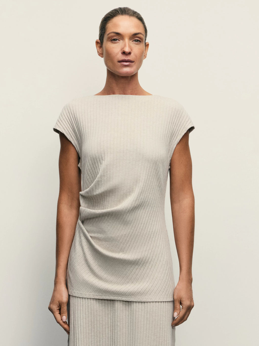 Топ со спущенным плечом и сборками / Zarina  фото 3