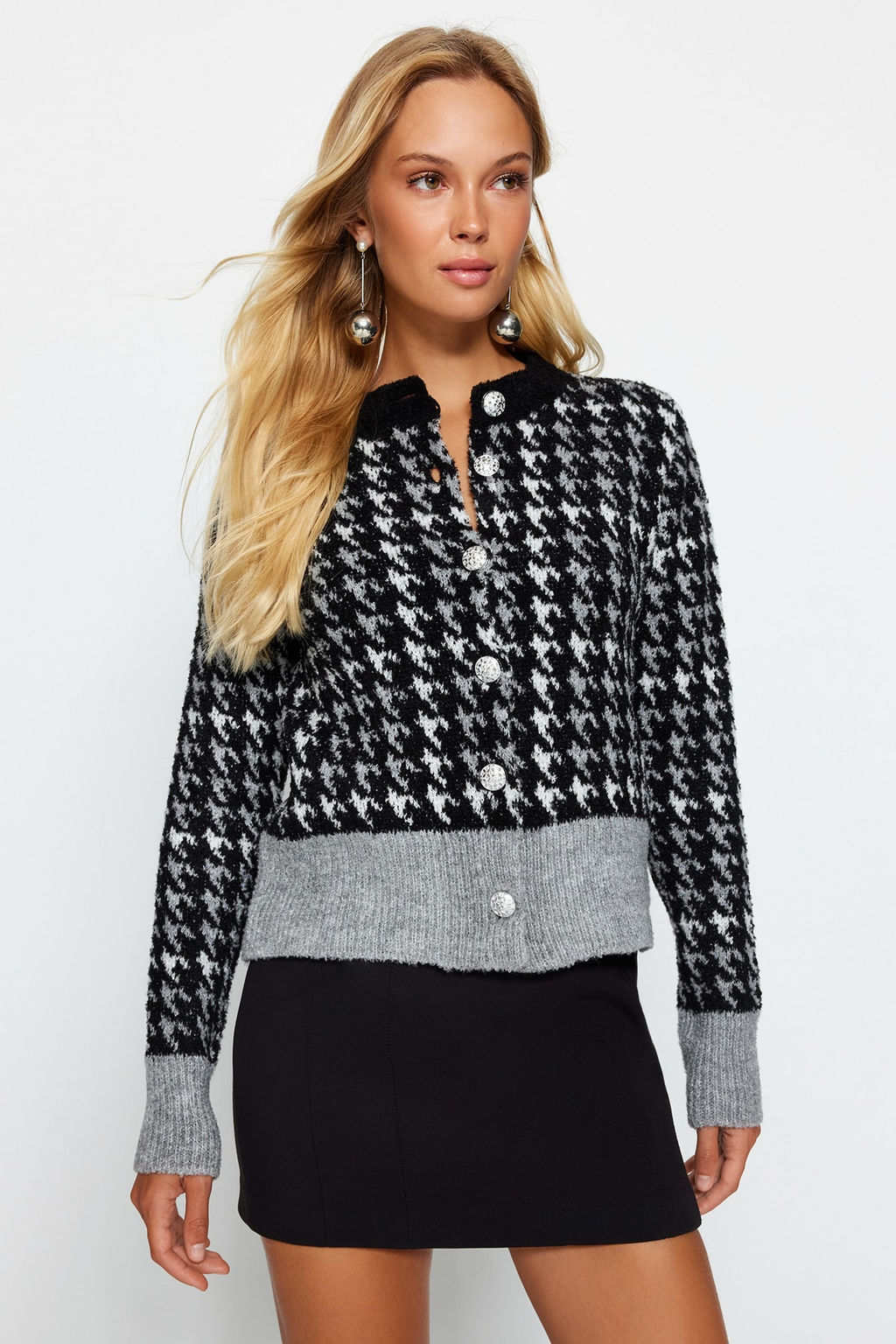 TRENDYOLMILLA Ekru Buklet Iplikli Desenli Ceket Gorunumlu Triko H?rka TWOAW24HI00277  фото 10