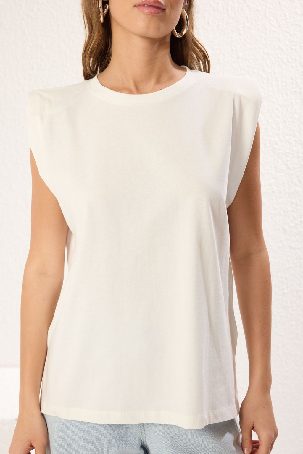 TRENDYOLMILLA Siyah %100 Pamuk Relaxed/Rahat Kal?p Vatkal? Orme T-Shirt TWOSS25TS00070 фото 3