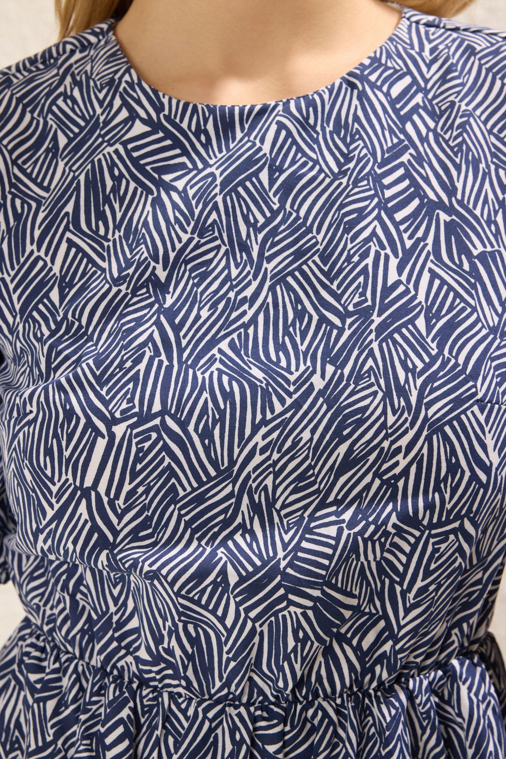 Indigo Cizgili Etegi Belden Ac?lan Cut Out / Volan Mini Dokuma Elbise TWOSS22EL2858