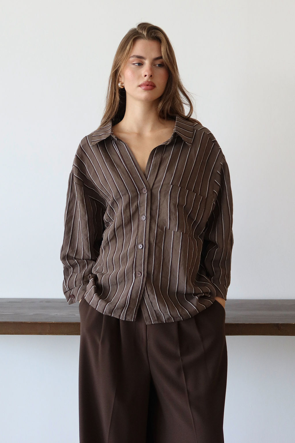 Kahverengi Cizgili Oversize/Genis Kal?p Dokulu Gomlek TWOAW26GO00083