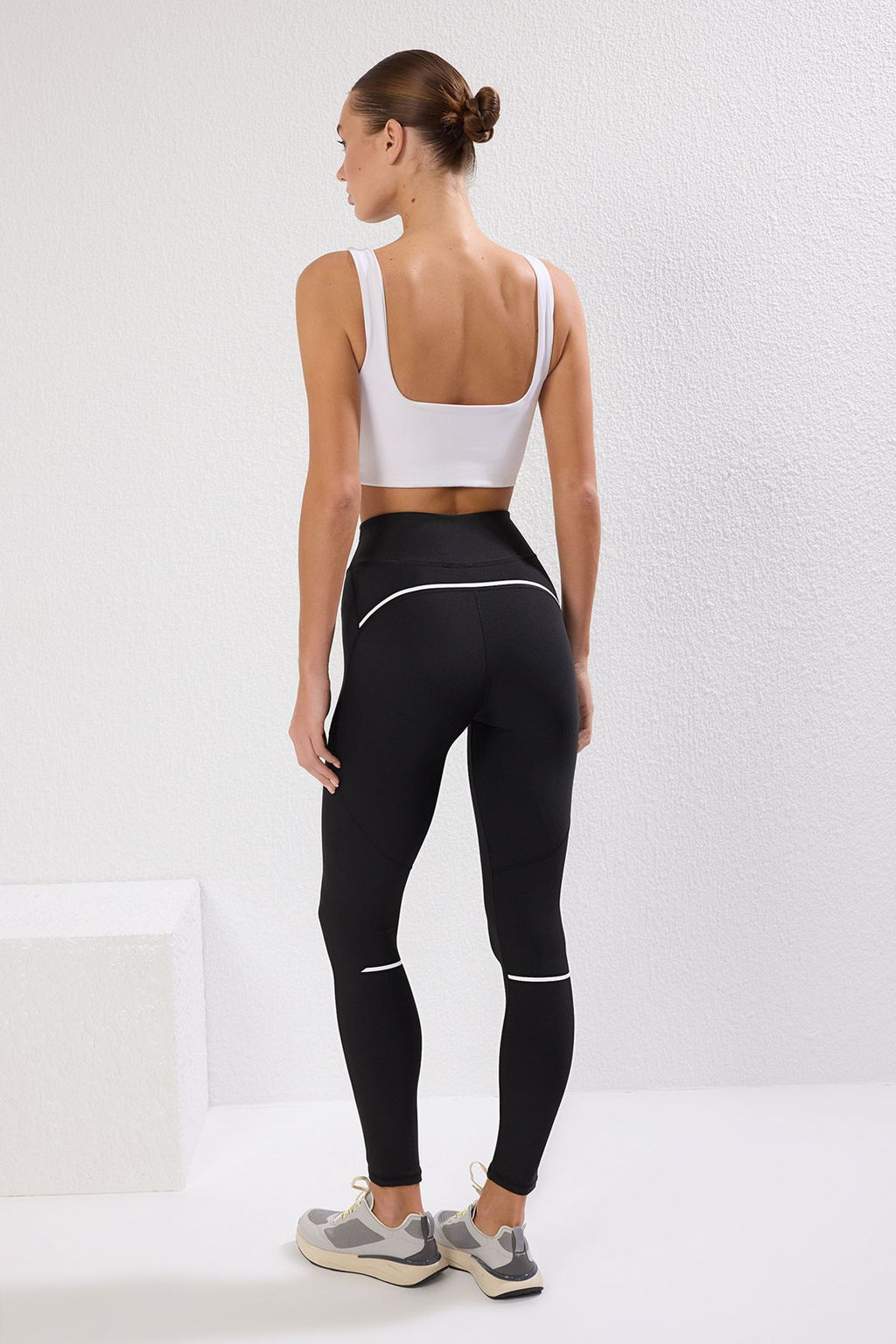 TRENDYOLMILLA Siyah Reflektor Serit Detayl? Tam Boy Orme Spor Tayt THMSS25TY00017  фото 5