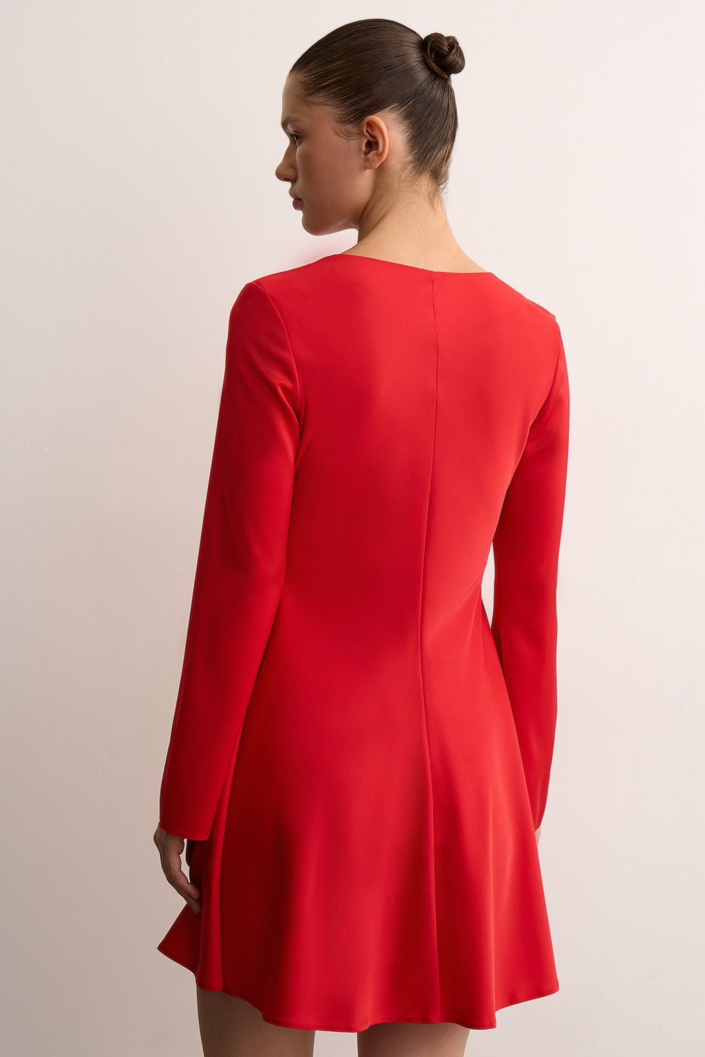 Платье из атласа расклешенного силуэта - Mollis фото 5