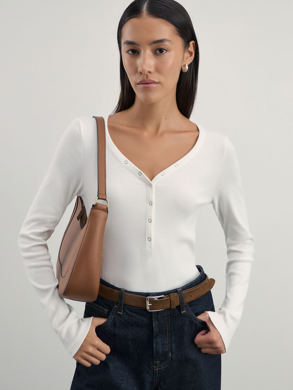 Лонгслив с V-образным вырезом в риб / Zarina