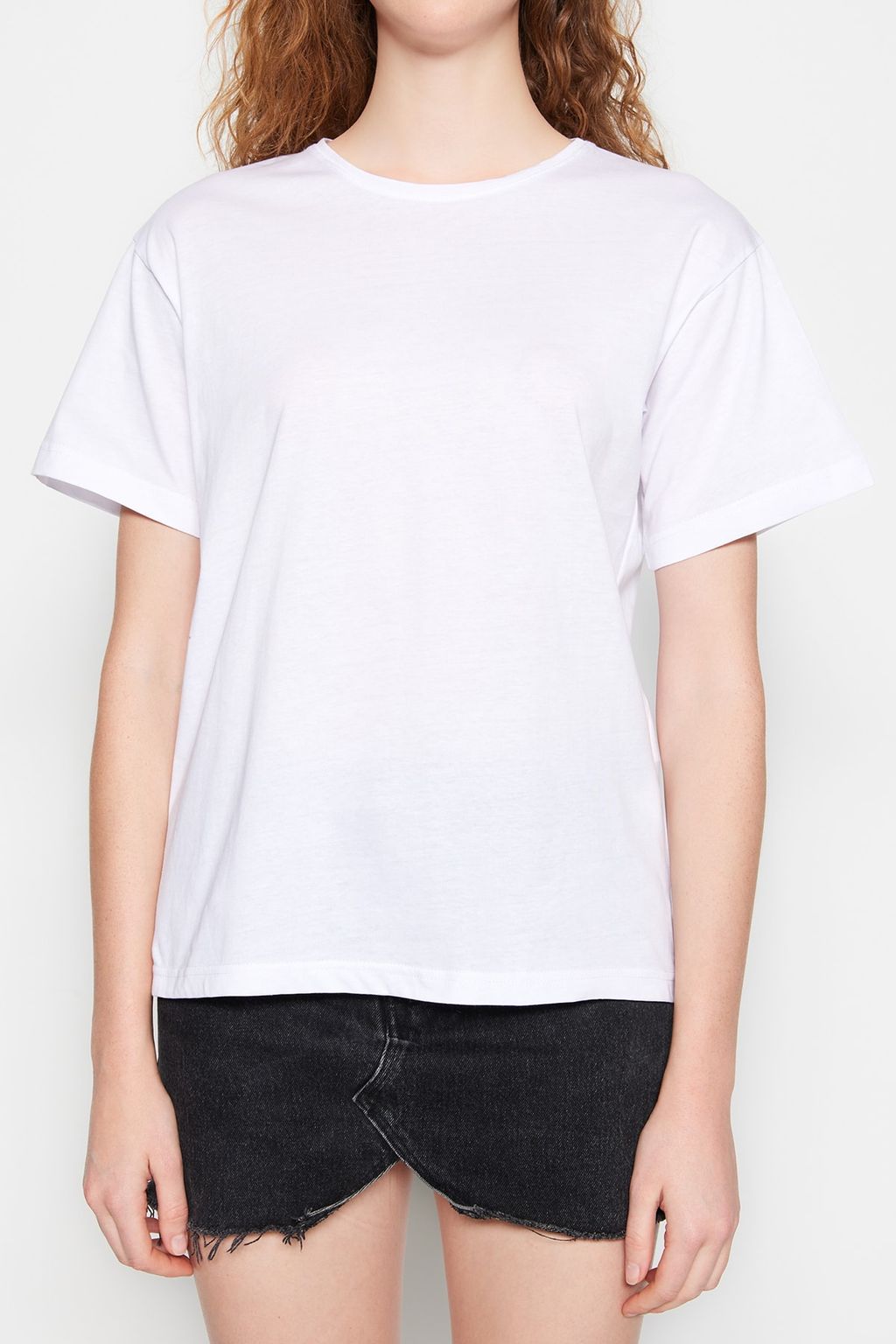 Beyaz %100 Pamuk Bisiklet Yaka Oversize/Genis Kal?p Orme T-Shirt TWOSS20TS0134