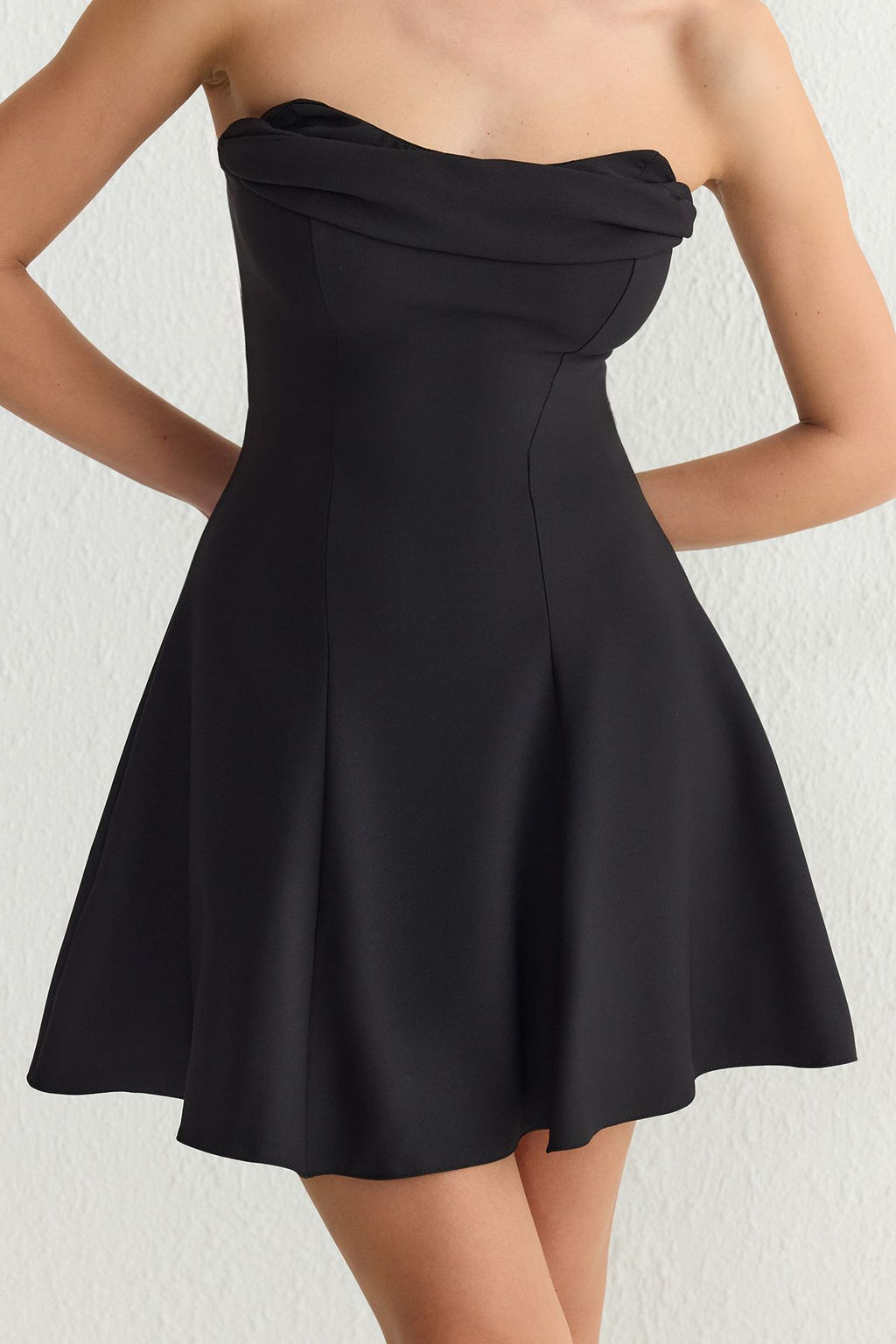 TRENDYOLMILLA Siyah A-Kesim Straplez Dokuma K?sa S?k Elbise TPRSS25EL00008  фото 3