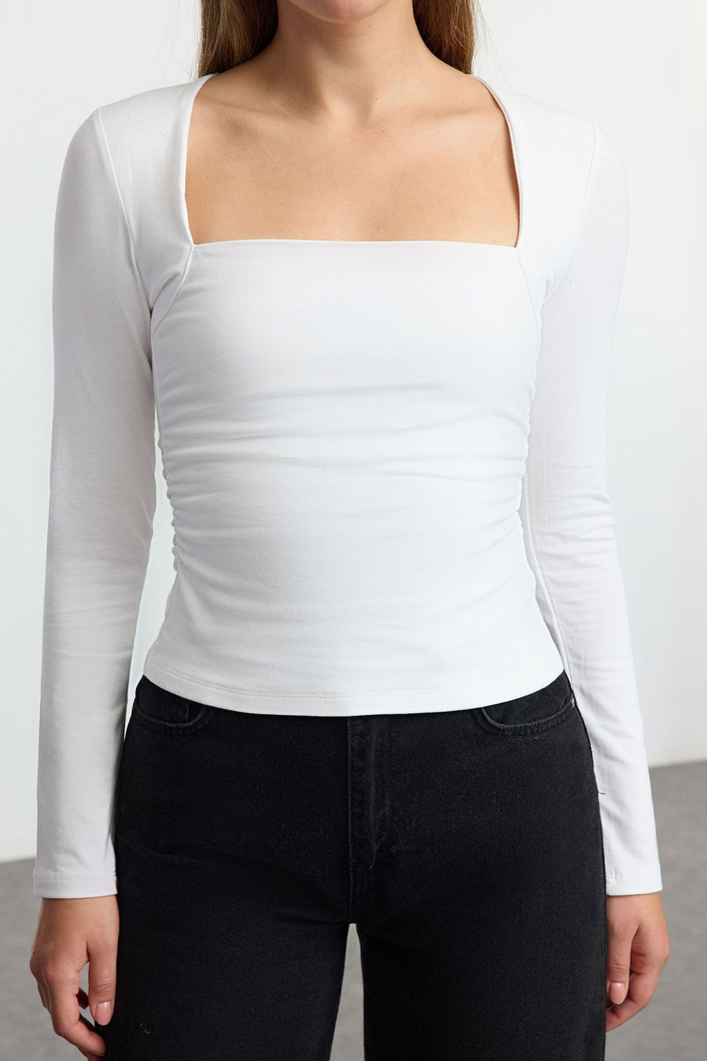 Ekru Kare Yaka Buzgu/Drape Detayl? Slim/Vucuda Oturan Orme Bluz TWOAW25BZ00194