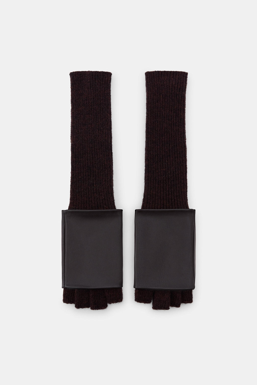 CONTRAST FAUX LEATHER MITTENS - Zara фото 3
