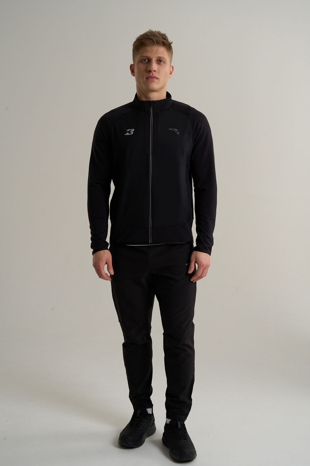 Брюки текстильные утепленные Черный ANTA RUNNING Woven Track Pants фото 2