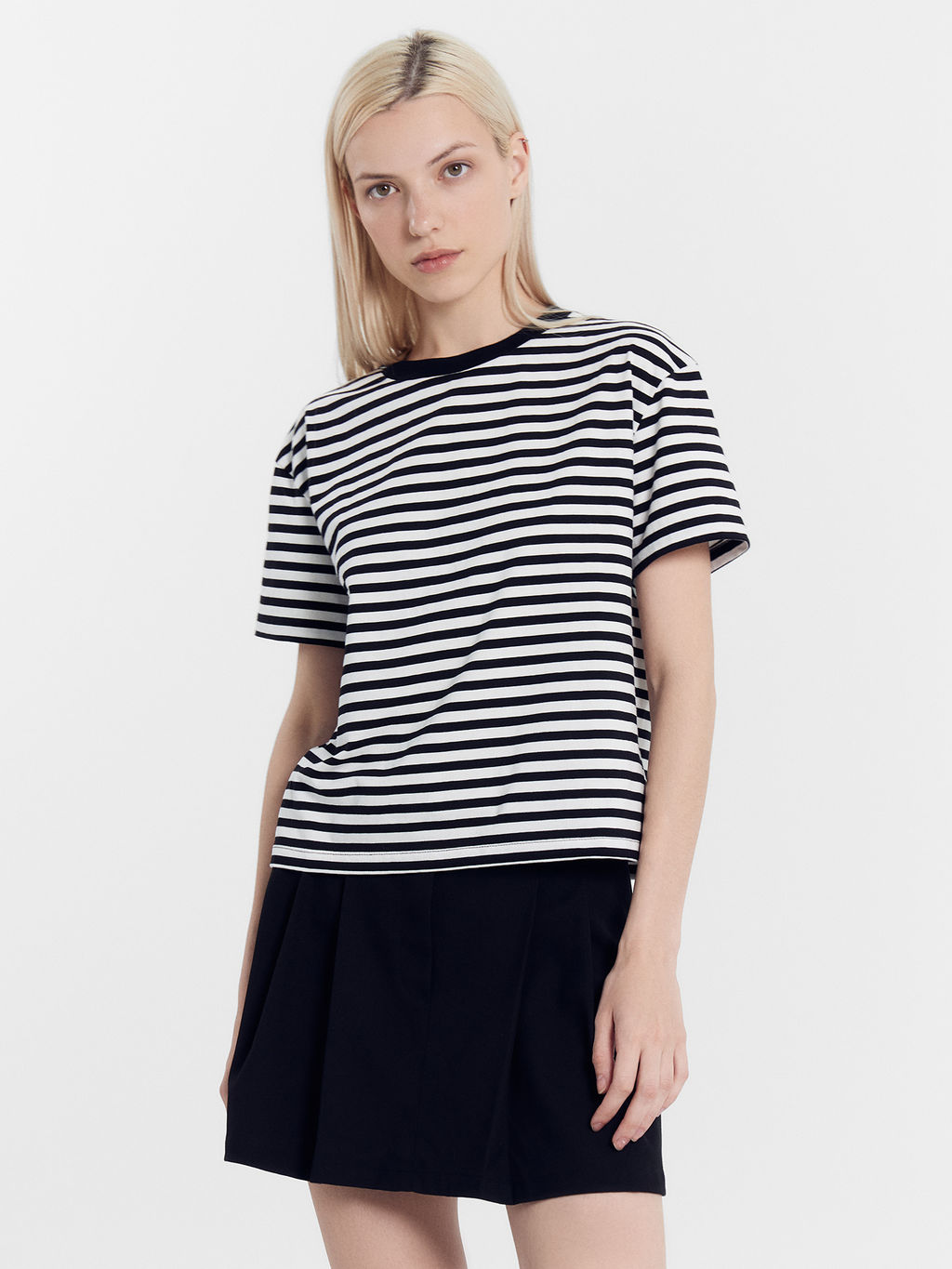 Футболка женская укороченная черная в белую полоску - Mark formelle фото 4
