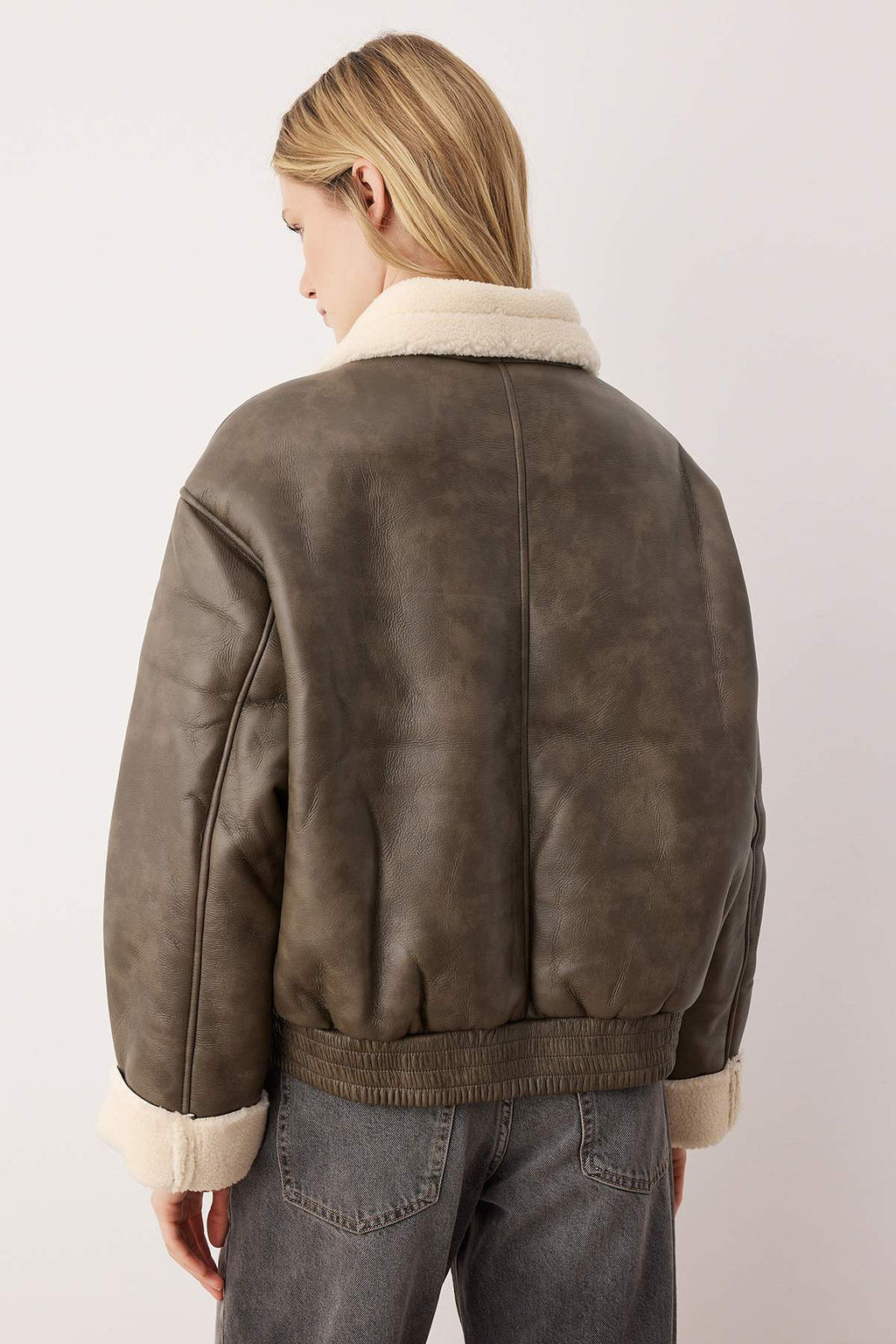 Fume Oversize Kal?p Pelus Detayl? Suni Deri Bomber Ceket Mont TWOAW26MO00010
