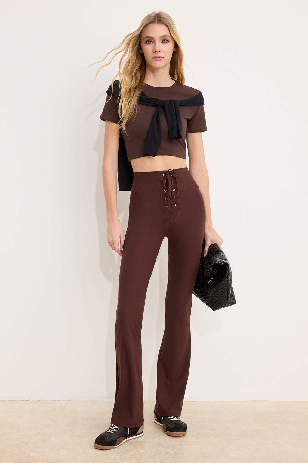 Kahverengi Flare/Ispanyol Paca Yuksek Bel Bagc?kl? Uzun Fitilli Esnek Orme Pantolon TWOSS26PL00079