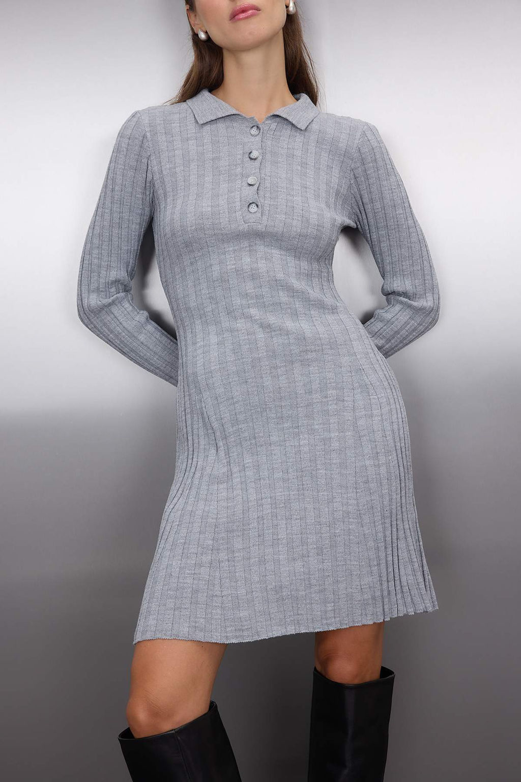 Gri Duz Mini Polo Yaka Fitili Yumusak Dokulu Triko Elbise TWOAW26EL00014 - Trendyolmilla фото 3