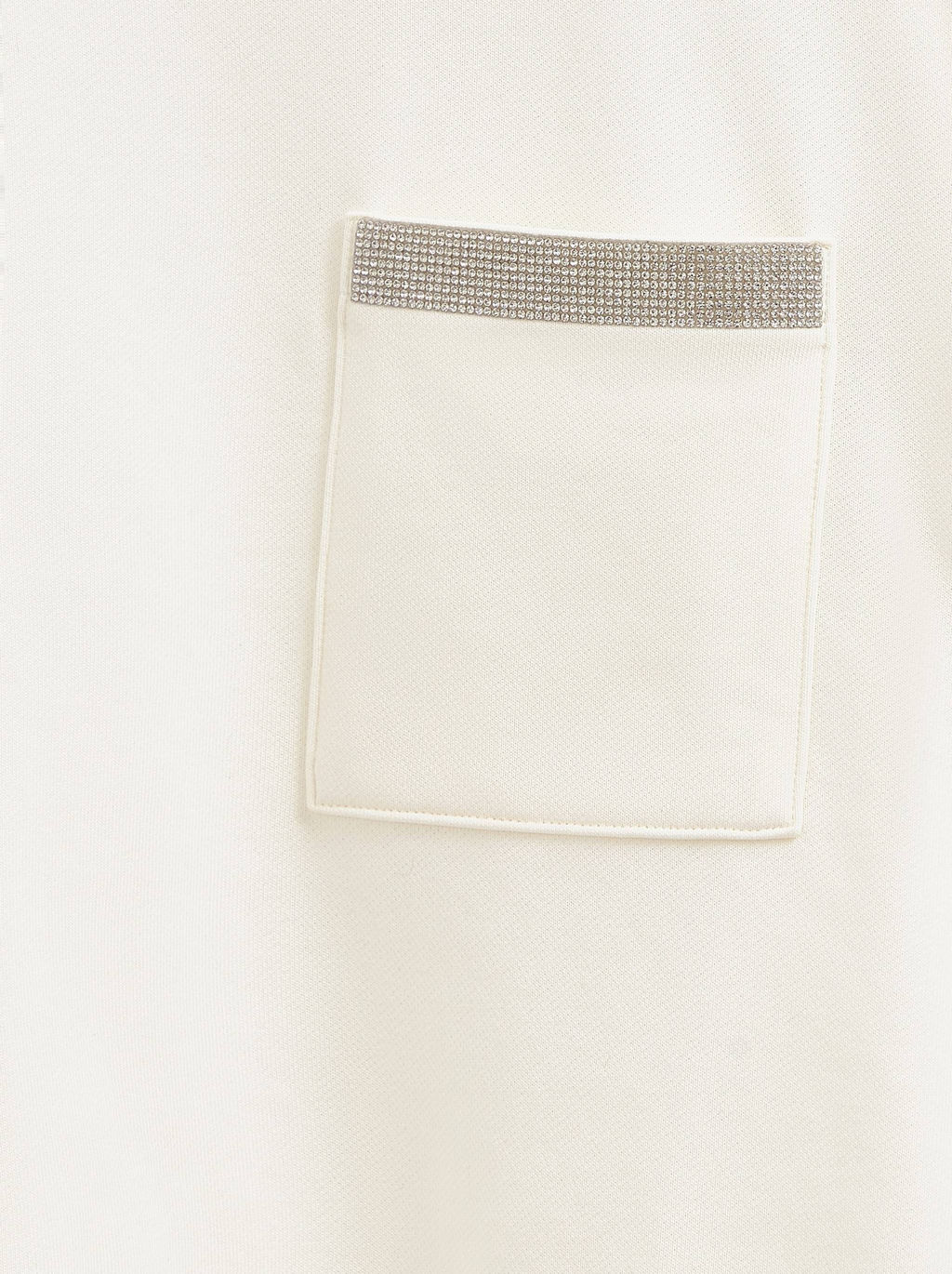 CONTE Удлиненная футболка из футера c карманом и аппликацией из стразов LD 2596 off-white