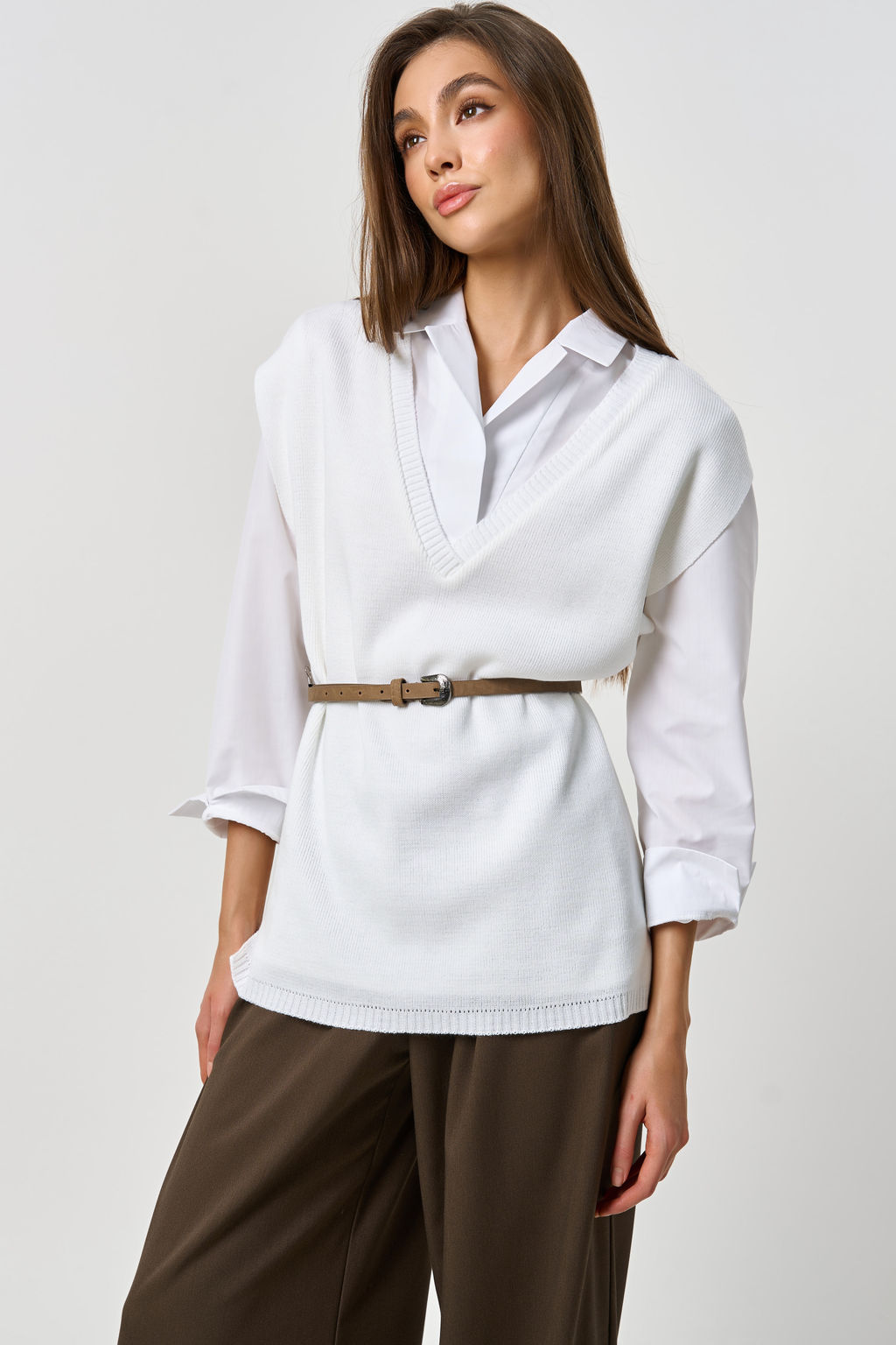 Жилет вязаный оверсайз с разрезами по бокам белый