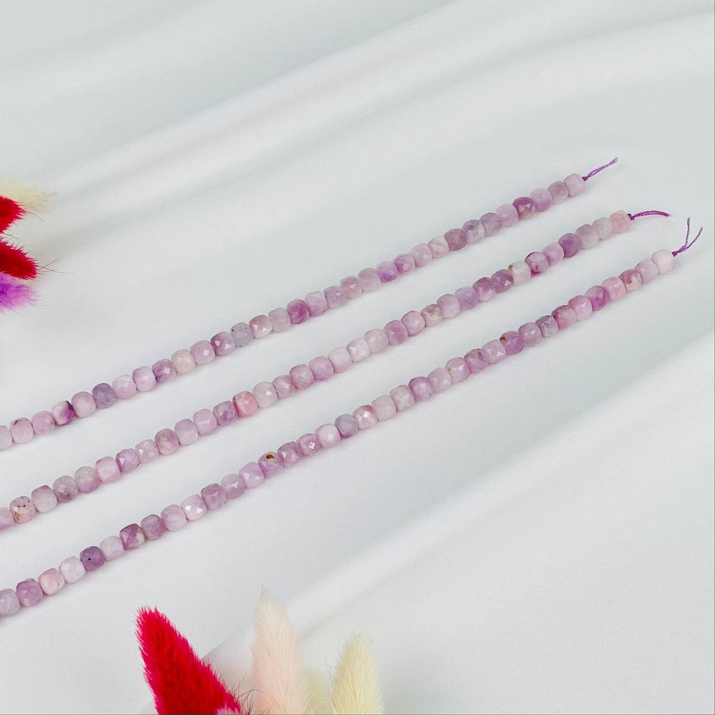 Бусины для украшений из Кунцита (58 бусин) 38 см