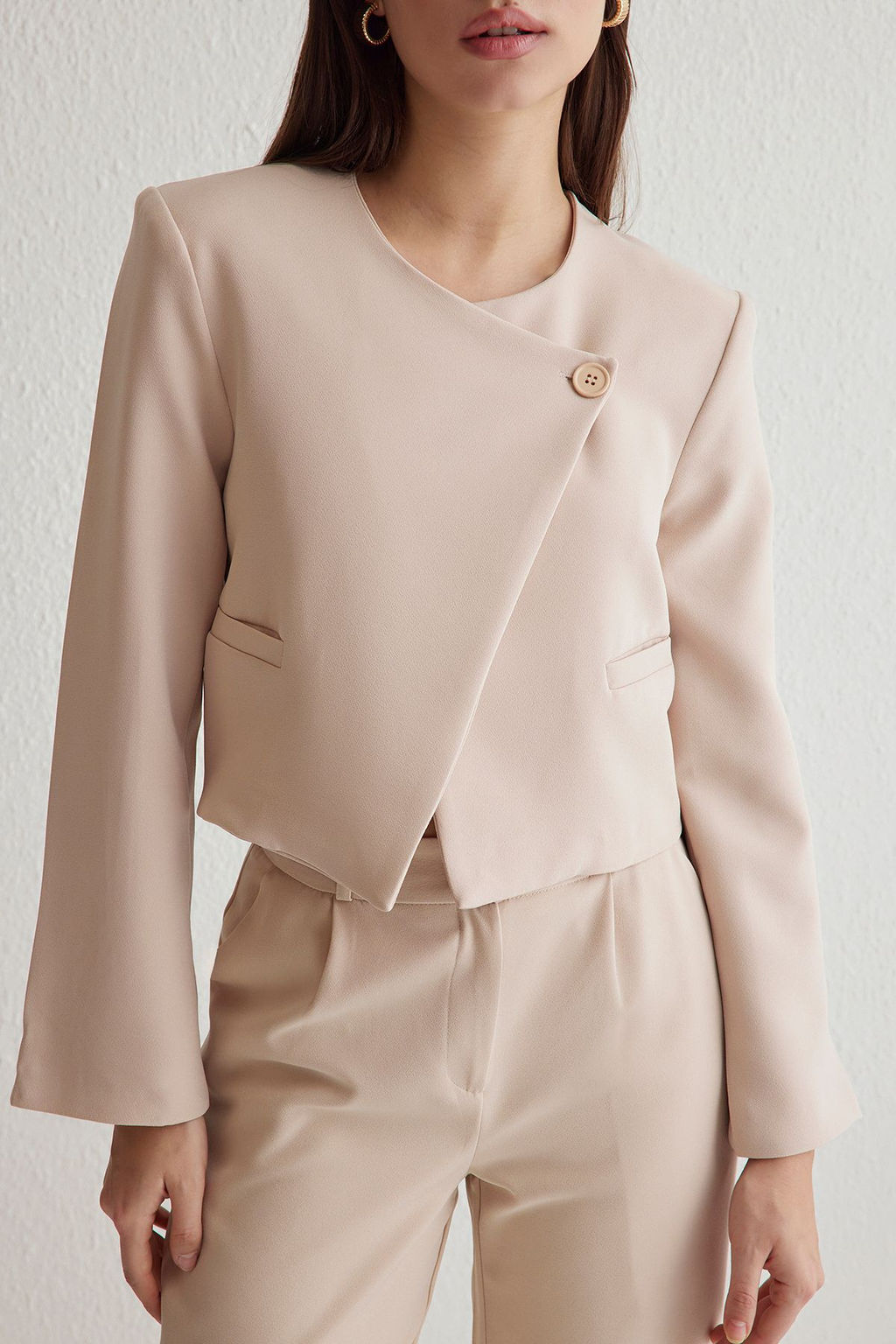 Bej Asimetrik Kapama Crop Dokuma Ceket TWOSS25CE00035 - Trendyolmilla фото 2