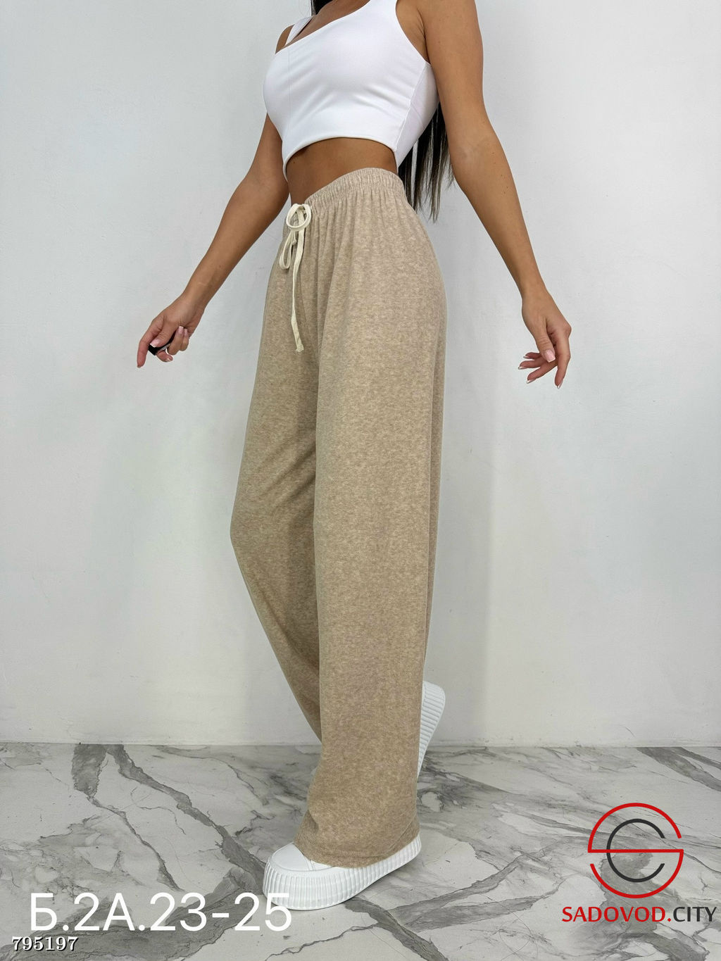 Широкие спортивные штаны