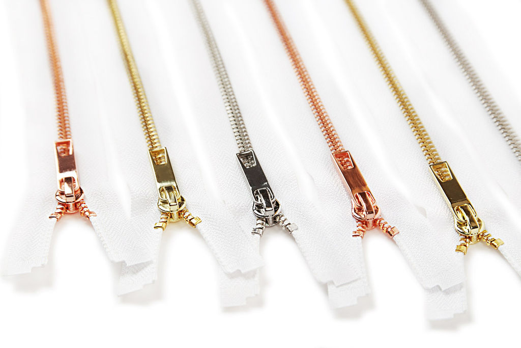 Молния Металл декоративная Gamma Premium SDV-5 60 см с брелком под золото золото однозамковая Тип 5 1 шт разъёмная БЕЛЫЙ брелок DEK
