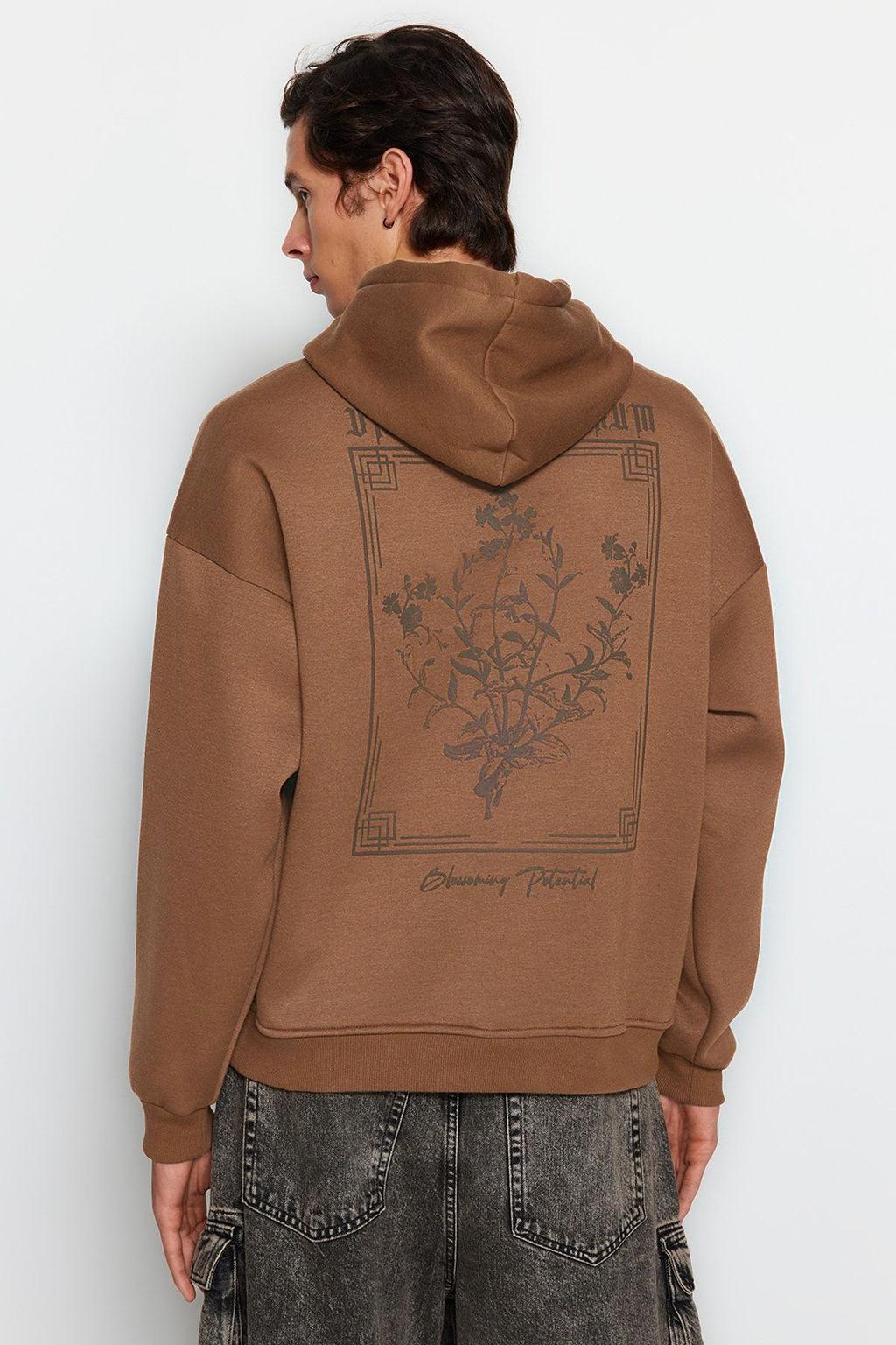 TRENDYOL MAN Antrasit Oversize/Genis Kesim Kapusonlu Cicek Bask? Ici Polar/S?cak Tutan Sweatshirt TMNAW24SW00100 - Trendyolmilla фото 14