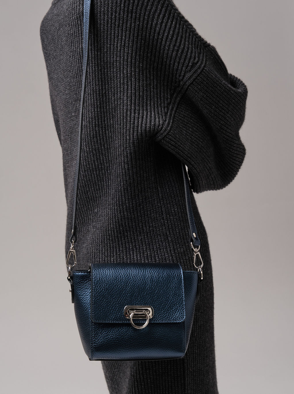 Сумка кожаная через плечо Azaro 3520 синий металлик