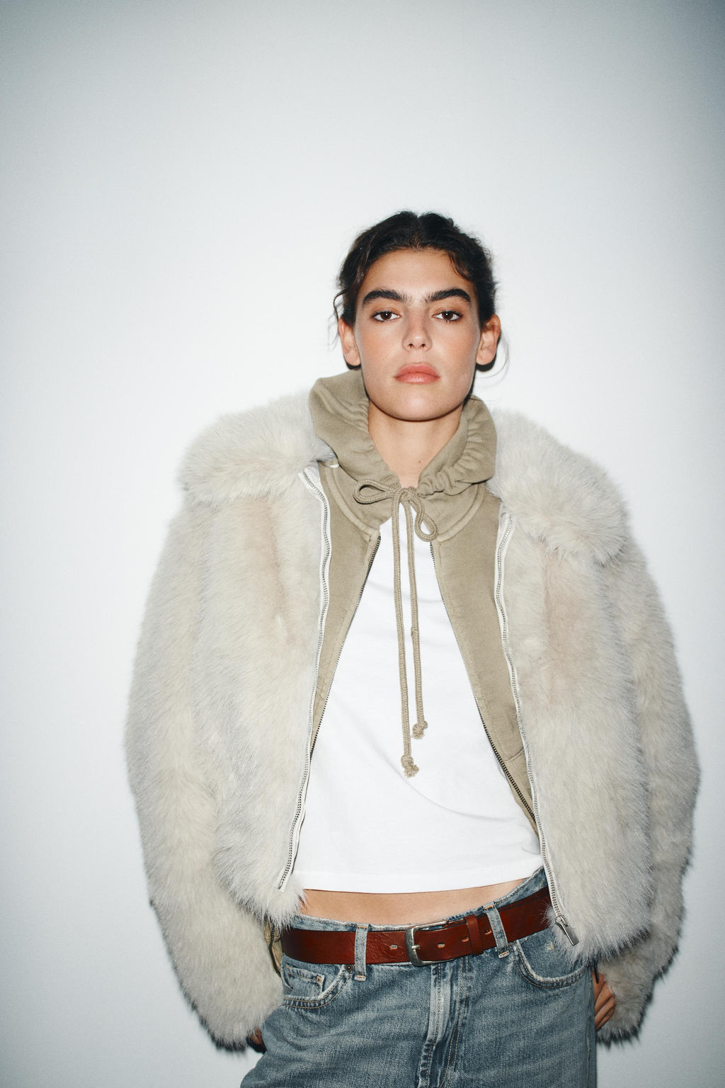 FAUX FUR ZIP-UP SHORT COAT - Zara фото 3