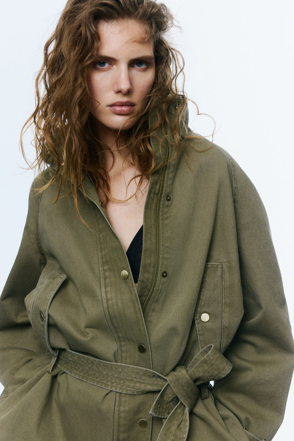 Chaqueta en sarga de algod?n con cintur?n - H&m фото 6