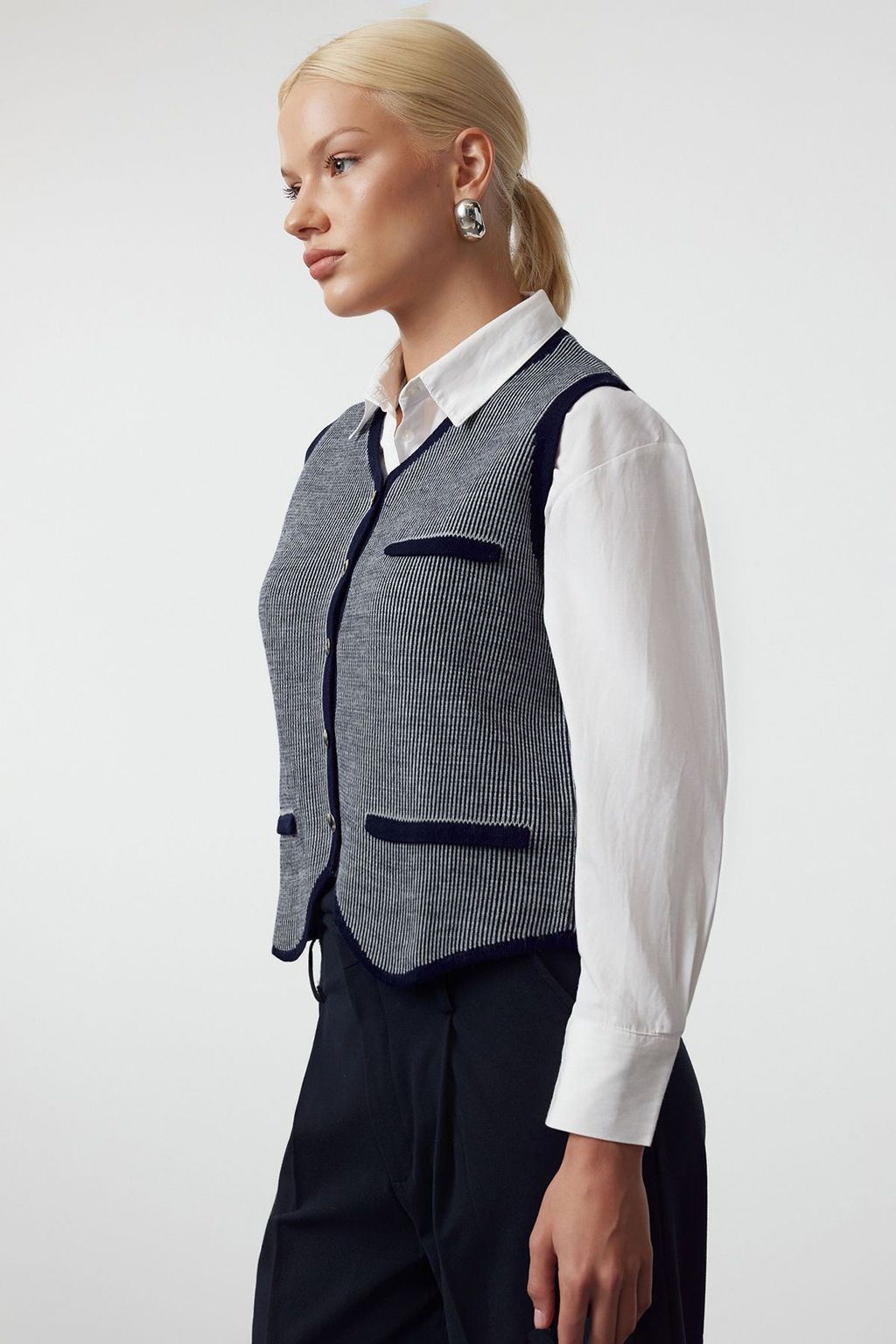 Trendyolmilla Lacivert Cizgili Dugmeli Fitted Yelek TWOAW25YE00026
