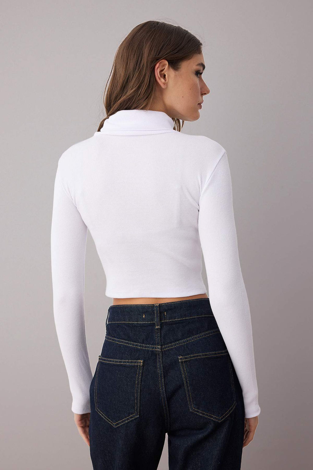 Trendyolmilla Zumrut Yesili Fitted/Vucuda Oturan Bal?kc? Yaka Parmak Detayl? Fitilli Esnek Orme Bluz TWOAW21BZ0071 фото 4