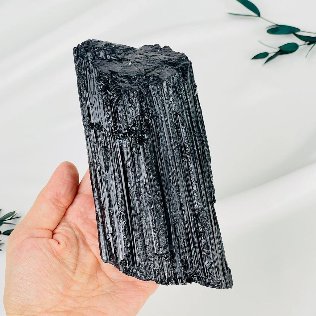 Кристалл необработанного Турмалина (Шерл)